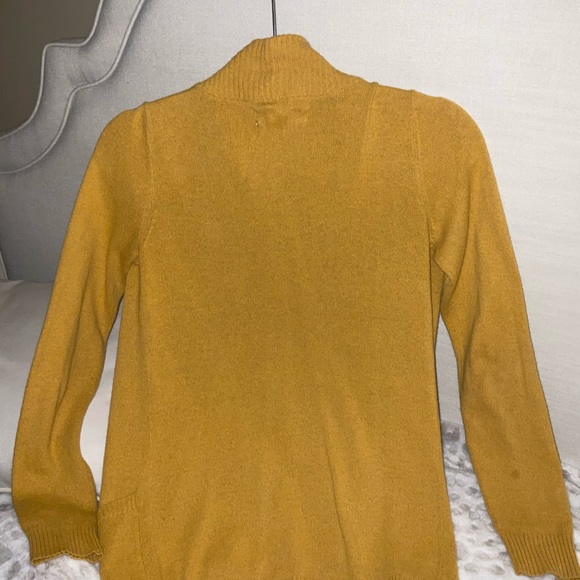 Staring at stars yellow cardigan with pockets SMALL. SWEATER w pockets - Picture 6 of 12